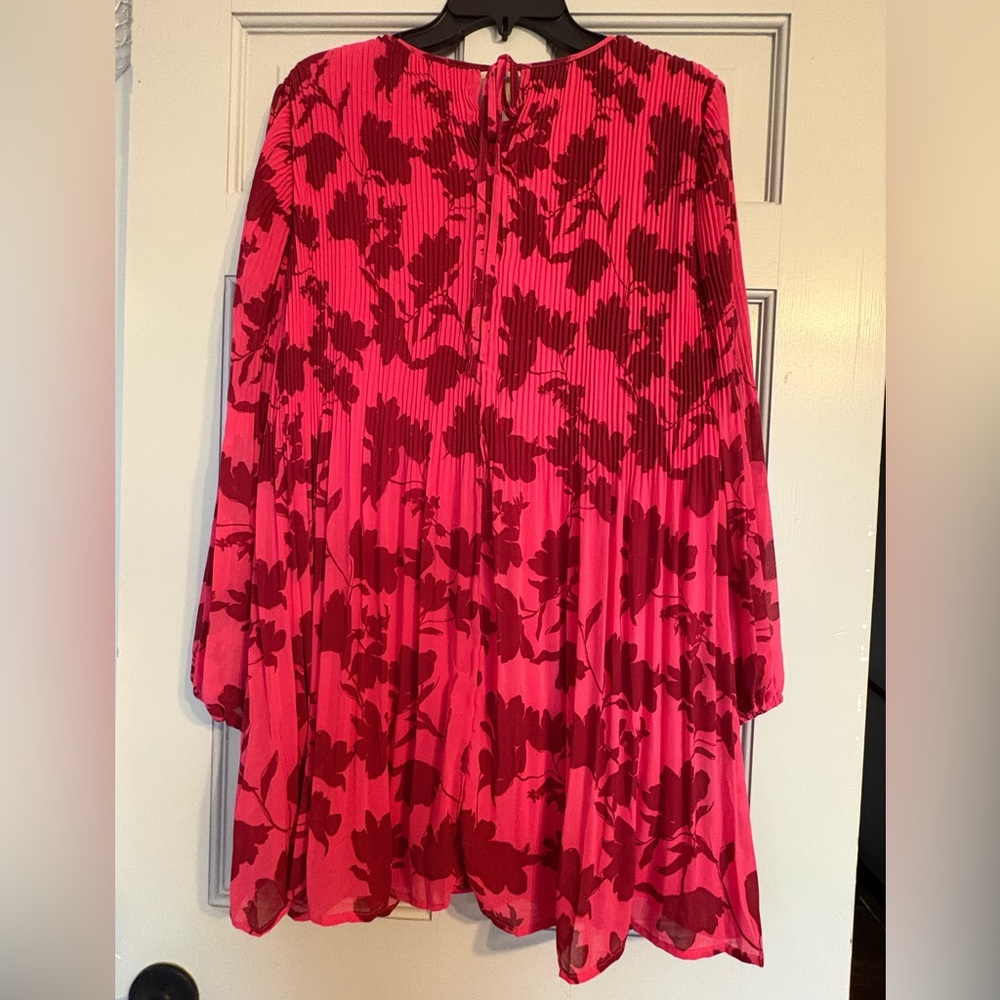 NWT Lumiere Red Floral Pleated Mini Dress Size M Long Sleeve - Picture 3 of 8